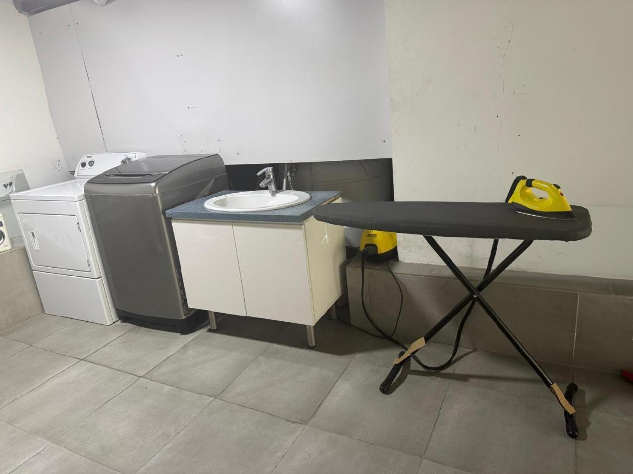 Weibdeh Heights Hotel Suites 암만 외부 사진